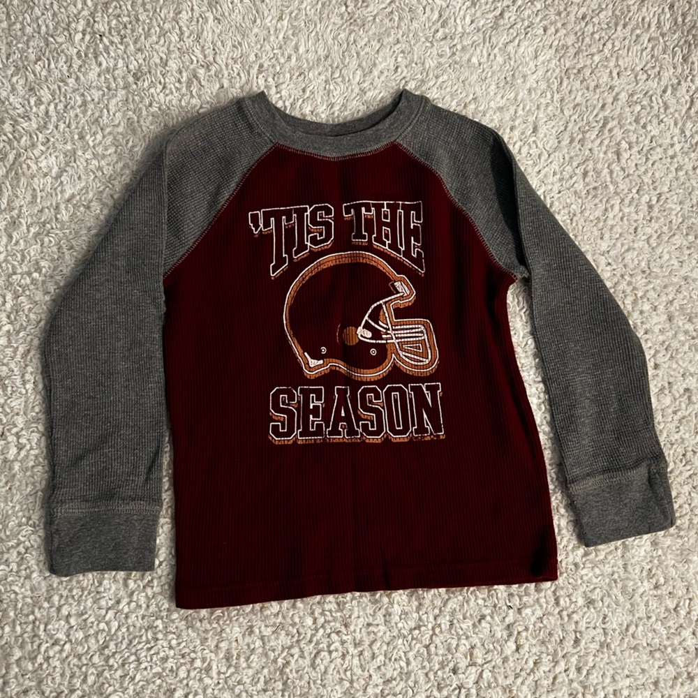 boys football shirt. grey and red. size 6/7.